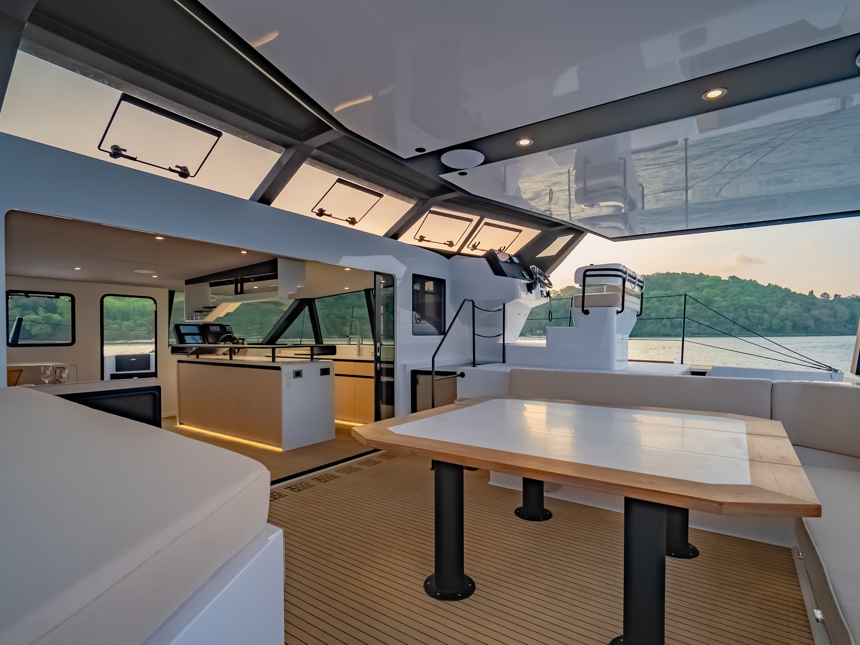 AY60 Flybridge Dining and Helm Station